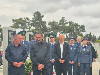 Anım günündə şəhid Həsənağa Abdullazadənin  məzarı ziyarət olunub