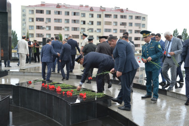 Taleh Qaraşov Aşura günündə şəhid məzarlarını ziyarət edib