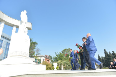 Lənkəranda Ümummilli Lider Heydər Əliyevin anadan olmasının 102-ci illiyi qeyd edilib