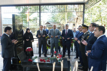 Taleh Qaraşov Vətən müharibəsi şəhidi Araz Həbibovun anım günündə məzarını ziyarət edib