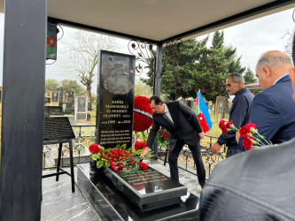 Taleh Qaraşov Vətən müharibəsi şəhidi Sənan Ağazadənin anım günündə məzarını ziyarət edib