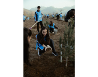 Heydər Əliyev Fondunun vitse-prezidenti, IDEA İctimai Birliyinin təsisçisi və rəhbəri Leyla Əliyeva, Bakı Media Mərkəzinin rəhbəri Arzu Əliyeva və Alena Əliyeva Lənkərana səfər çərçivəsində ekoloji aksiyalarda iştirak ediblər