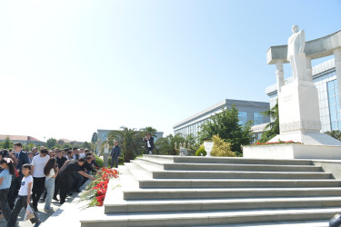 Lənkəranda Ümummilli Lider Heydər Əliyevin anadan olmasının 102-ci illiyi qeyd edilib