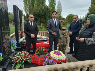 Şəhid Etiram Hüseynlinin doğum günündə məzarı ziyarət olunub