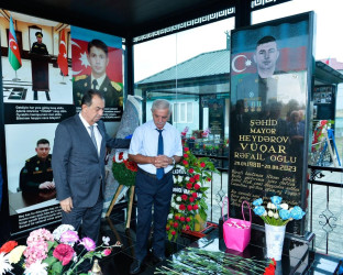  Lənkəran ŞİH başçısı antiterror əməliyyatları zamanı şəhid olan Mirmusa Hüseynzadə, Vüqar Heydərov, Aqil Əkbərov və Məhəmməd Hüseynovun məzarlarını ziyarət edib