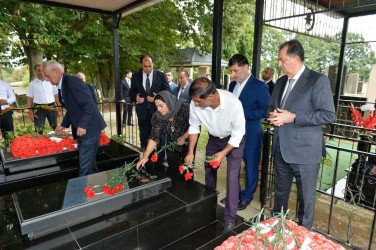  Lənkəran ŞİH başçısı antiterror əməliyyatları zamanı şəhid olan Mirmusa Hüseynzadə, Vüqar Heydərov, Aqil Əkbərov və Məhəmməd Hüseynovun məzarlarını ziyarət edib