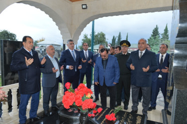 Taleh Qaraşov Vətən müharibəsi şəhidləri Kamran Vəlizadə və Murad Hüseynzadənin məzarını ziyarət edib