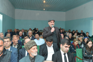 Taleh Qaraşov Göyşaban və Ürgə kəndlərinin sakinlərinin müraciətlərini dinləyib