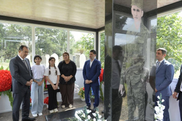 Taleh Qaraşov antiterror əməliyyatları zamanı şəhid olan Yusif Xəlilovun məzarını ziyarət edib