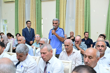 Taleh Qaraşov Şağlakücə kənd inzibati ərazi dairəsinin sakinlərinin qayğı və problemlərini dinləyib