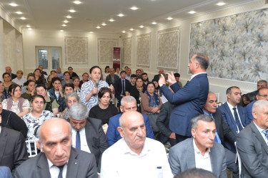 Taleh Qaraşov Girdəni kəndinin sakinlərinin qayğı və problemlərini dinləyib