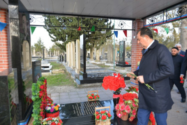 Taleh Qaraşov Vətən müharibəsi şəhidləri Kamran Vəlizadə və Murad Hüseynzadənin məzarını ziyarət edib