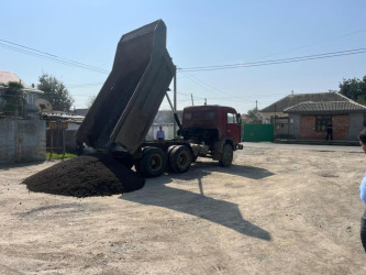 Lənkəranda bir sıra çoxmənzilli yaşayış binalarının qarşısındakı yollarda cari təmir işləri aparılıb
