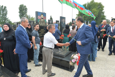 Taleh Qaraşov Aşura günündə şəhid məzarlarını ziyarət edib