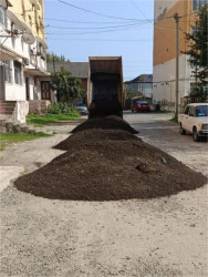 Lənkəranda bir sıra çoxmənzilli yaşayış binalarının qarşısındakı yollarda cari təmir işləri aparılıb