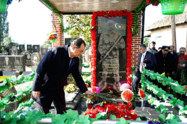 Taleh Qaraşov Vətən müharibəsi şəhidi Rəşid Məmmədovun anım günündə məzarını ziyarət edib