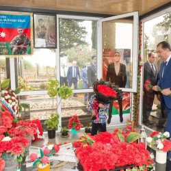 Taleh Qaraşov şəhid Xəyal Əhədzadənin anım günündə iştirak edib