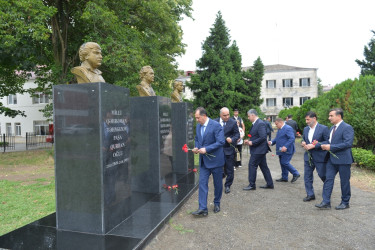 Taleh Qaraşov Aşura günündə şəhid məzarlarını ziyarət edib