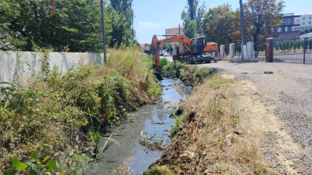 Lənkəranda payız-qış mövsümünə hazırlıq çərçivəsində suötürücü kanalların təmizlənməsinə başlanmışdır