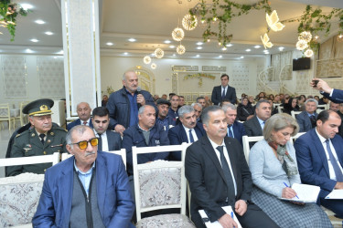 Taleh Qaraşov Digah və Şiləvar kəndlərinin sakinlərinin qayğı və problemlərini dinləyib