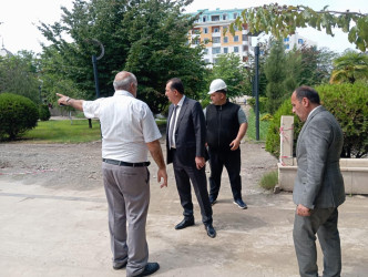 Taleh Qaraşov Lənkəranda “Şəhərsalma və memarlıq ili” çərçivəsində aparılan abadlıq-yenidənqurma işləri ilə yerində tanış olub