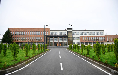 İlham Əliyev Lənkəran Dövlət Peşə Təhsil Mərkəzinin açılışında iştirak edib