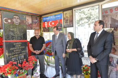 Taleh Qaraşov anti-terror əməliyyatları zamanı şəhid olan Xəyal Əhədzadnin məzarını ziyarət edib