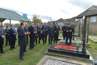 Taleh Qaraşov Vətən müharibəsi şəhidi Vüsal Kazımovun anım günündə məzarını ziyarət edib