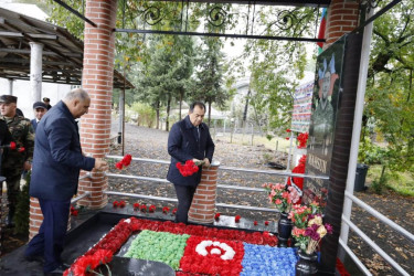 Taleh Qaraşov Vətən müharibəsi şəhidləri Mahsun Bağırzadə və Rasim Mirzəyevin anım günündə məzarını ziyarət edib