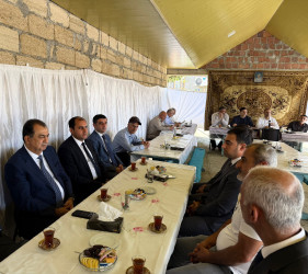 Taleh Qaraşov şəhid ailələrinin hüzr mərasimində iştirak edib