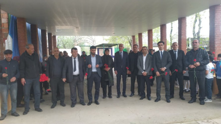 Aprel döyüşləri şəhidi Əlizaman İslamovun və Rusif Ağayevin məzarları ziyarət olunub