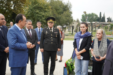 Taleh Qaraşov Vətən müharibəsi şəhidi Elmar İbayevin anım günündə məzarını ziyarət edib