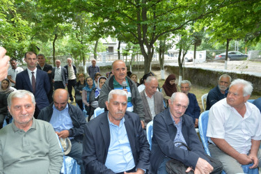 Taleh Qaraşov Ləj kənd inzibati ərazi dairəsinin sakinlərinin qayğı və problemlərini dinləyib
