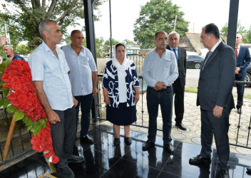 Taleh Qaraşov antiterror əməliyyatları zamanı şəhid olan Elsevər Qardaşzadənin məzarını ziyarət edib