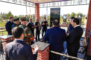 Taleh Qaraşov Vətən müharibəsi şəhidi Kamran Səmədovun məzarını ziyarət edib