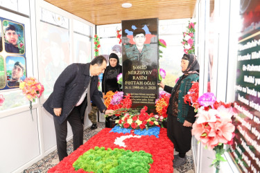 Taleh Qaraşov Vətən müharibəsi şəhidləri Mahsun Bağırzadə və Rasim Mirzəyevin anım günündə məzarını ziyarət edib