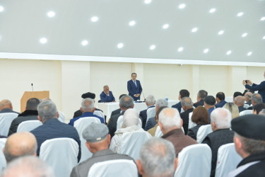 Taleh Qaraşov Boladi kəndinin sakinlərinin qayğı və problemlərini dinləyib