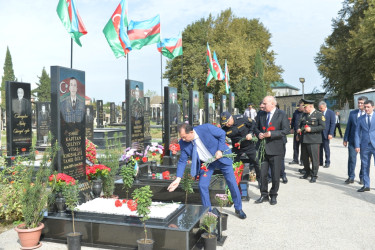 Taleh Qaraşov şəhid Samir Quliyev və Vüsal Quliyevin anım günündə məzarını ziyarət edib