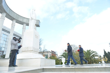 Lənkəranda “Sən elə bir zirvəsən!” adlı  foto-sərgi və “Gənclərin inkişafında Heydər Əliyev irsinin rolu” mövzusunda forum keçirilib