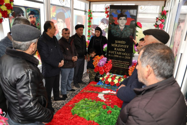 Taleh Qaraşov Vətən müharibəsi şəhidləri Mahsun Bağırzadə və Rasim Mirzəyevin anım günündə məzarını ziyarət edib