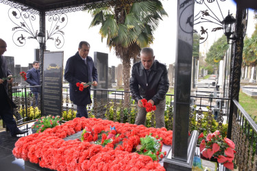 Taleh Qaraşov Vətən müharibəsi şəhidi Afərin Qulamzadənin  anım günündə məzarını ziyarət edib