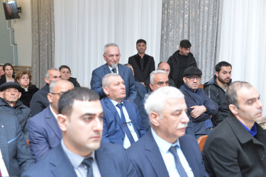 Taleh Qaraşov Xolmili kəndinin sakinlərinin qayğı və problemlərini dinləyib