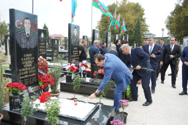 Taleh Qaraşov Vətən müharibəsi şəhidi Elmar İbayevin anım günündə məzarını ziyarət edib