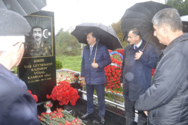 Taleh Qaraşov şəhid baş leytenant Vüsal Kazımovun məzarını ziyarət edib