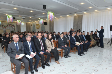 Taleh Qaraşov Xolmili kəndinin sakinlərinin qayğı və problemlərini dinləyib