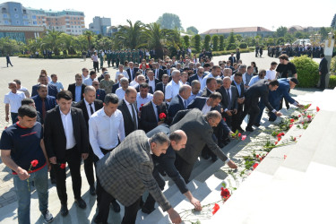 Lənkəranda Ümummilli Lider Heydər Əliyevin anadan olmasının 102-ci illiyi qeyd edilib