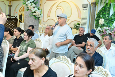 Taleh Qaraşov Gərmətük qəsəbə inzibati ərazi dairəsinin sakinlərinin qayğı və problemlərini dinləyib
