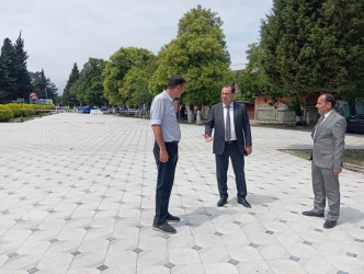 Taleh Qaraşov Həzi Aslanov parkında aparılan abadlıq-yenidənqurma işləri ilə yerində tanış olub
