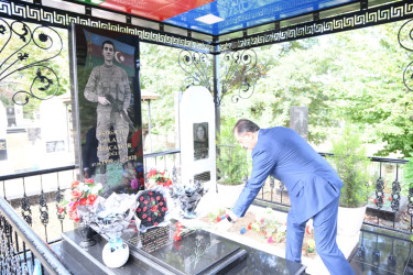 Taleh Qaraşov şəhid Əflatun Fərəcovun anım günündə iştirak edib