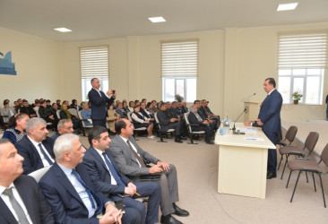 Taleh Qaraşov Nərimanabad qəsəbəsinin sakinlərinin qayğı və problemlərini dinləyib